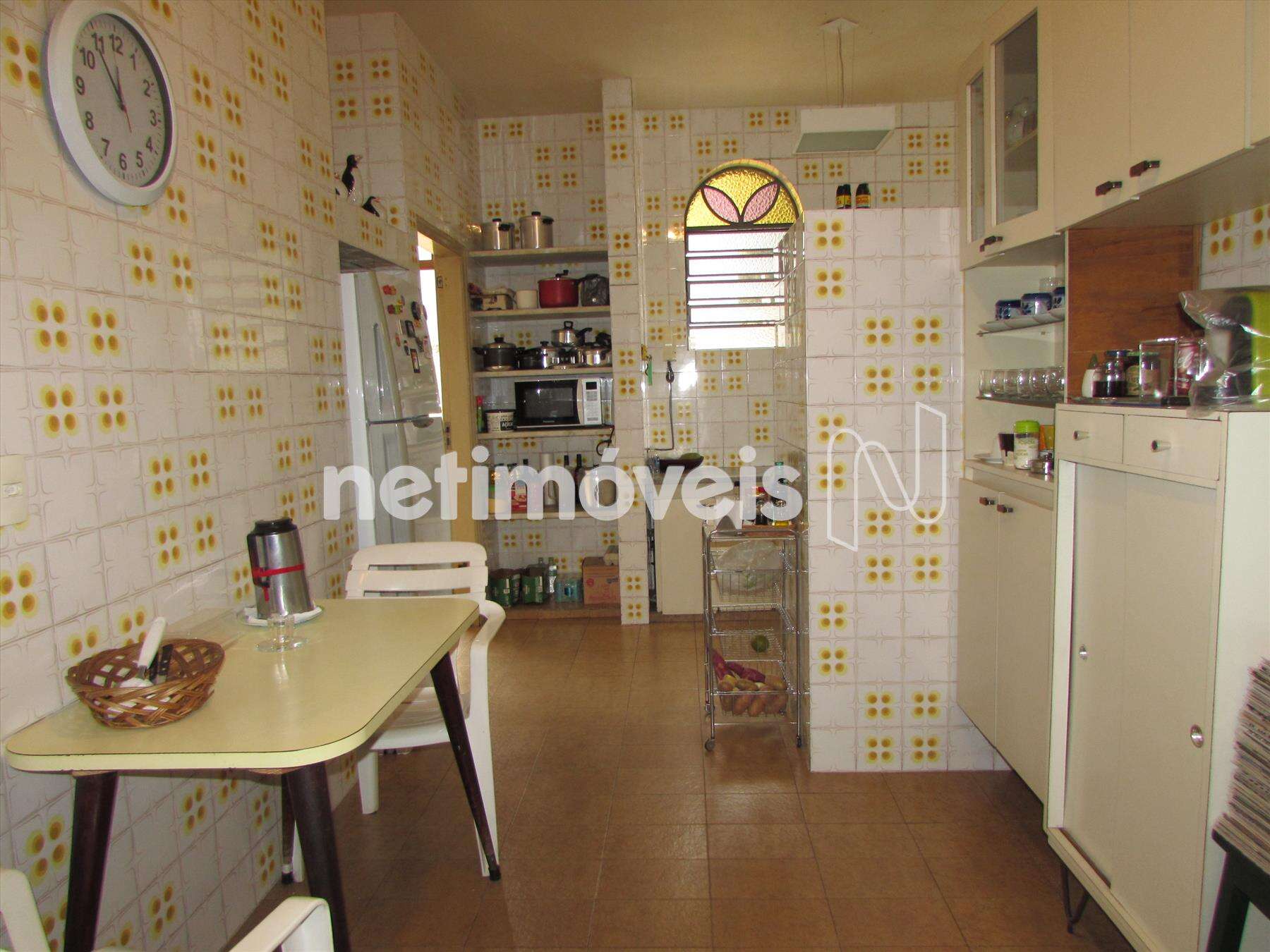 Cozinha com armários