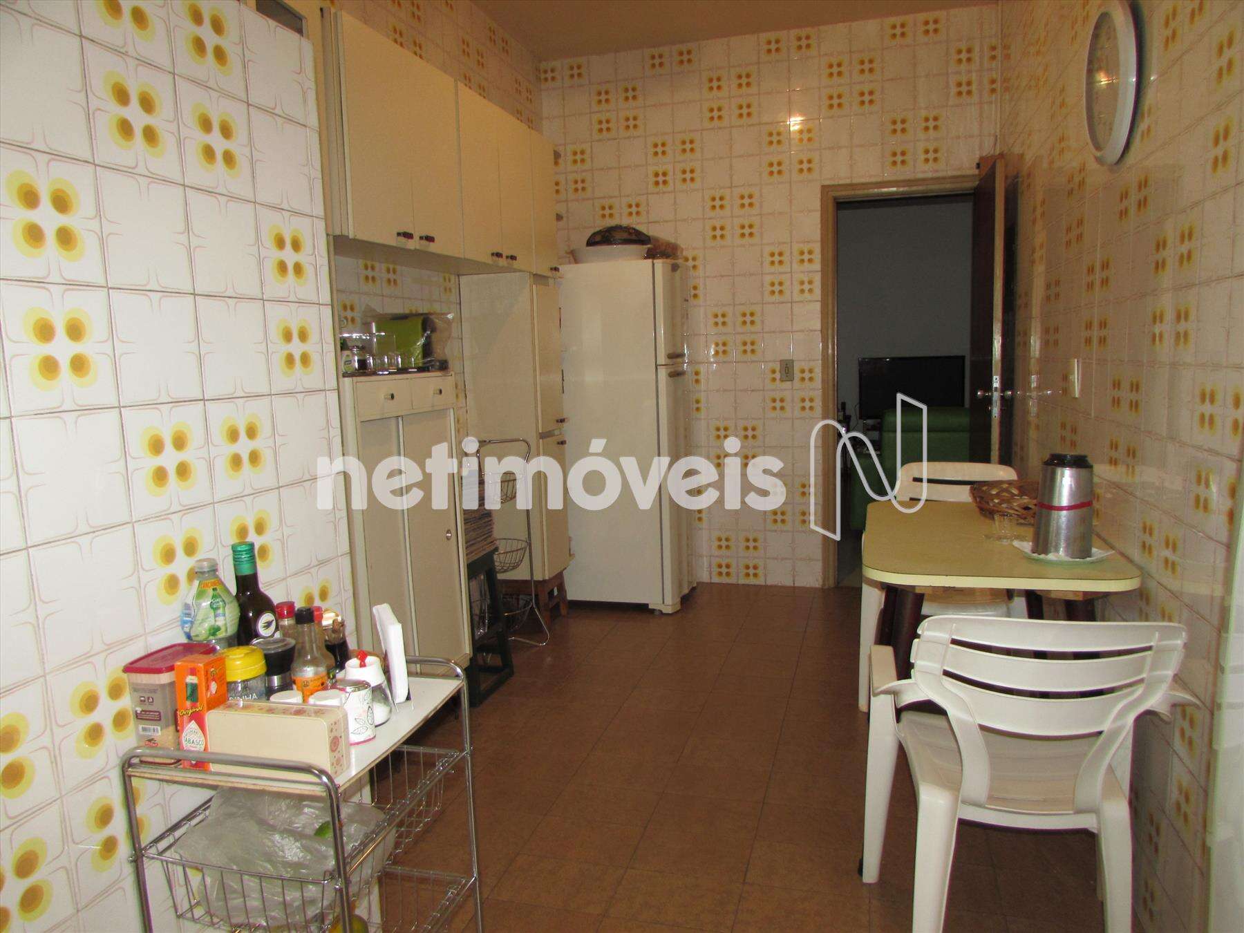 Cozinha com armários