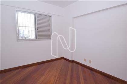 Quarto 03 com armários