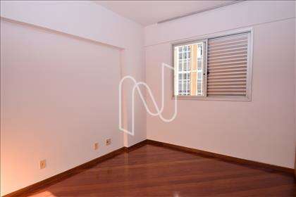 Quarto suíte com armários