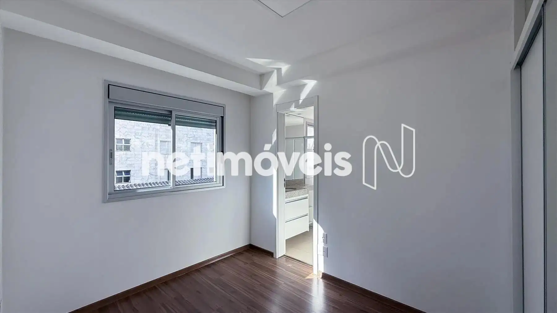 Quarto 01 com armário e suíte