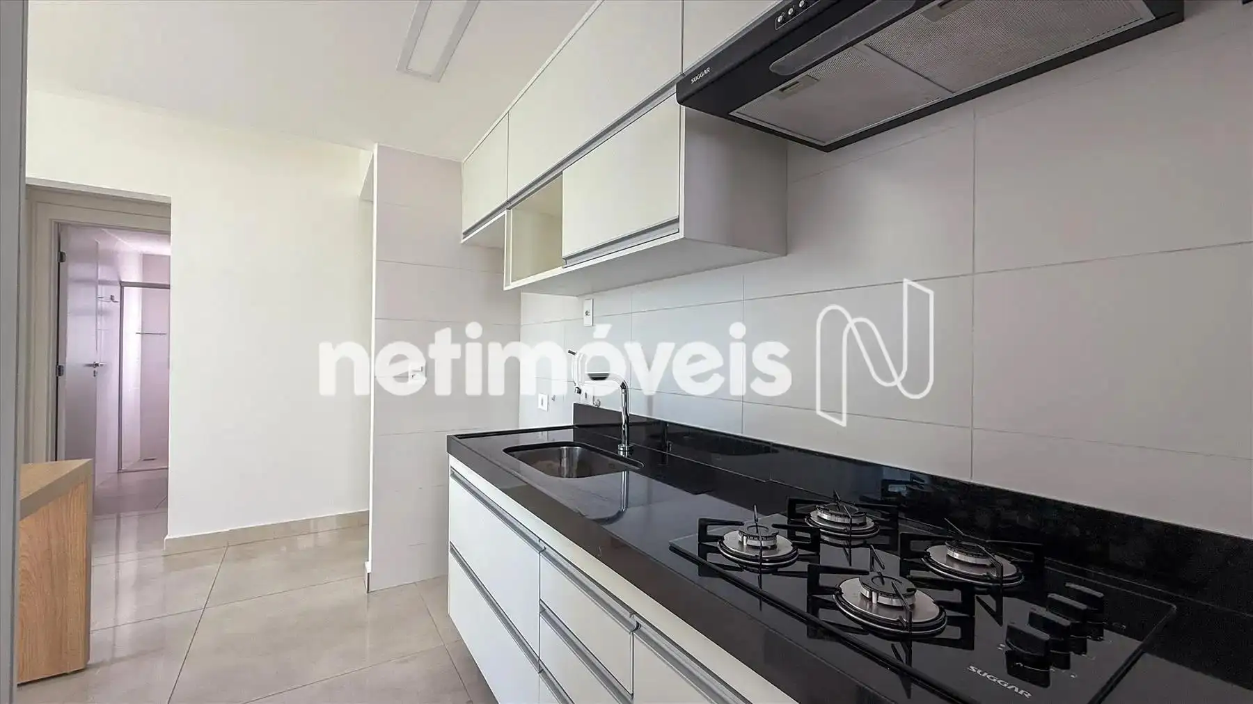 Cozinha americana com armários