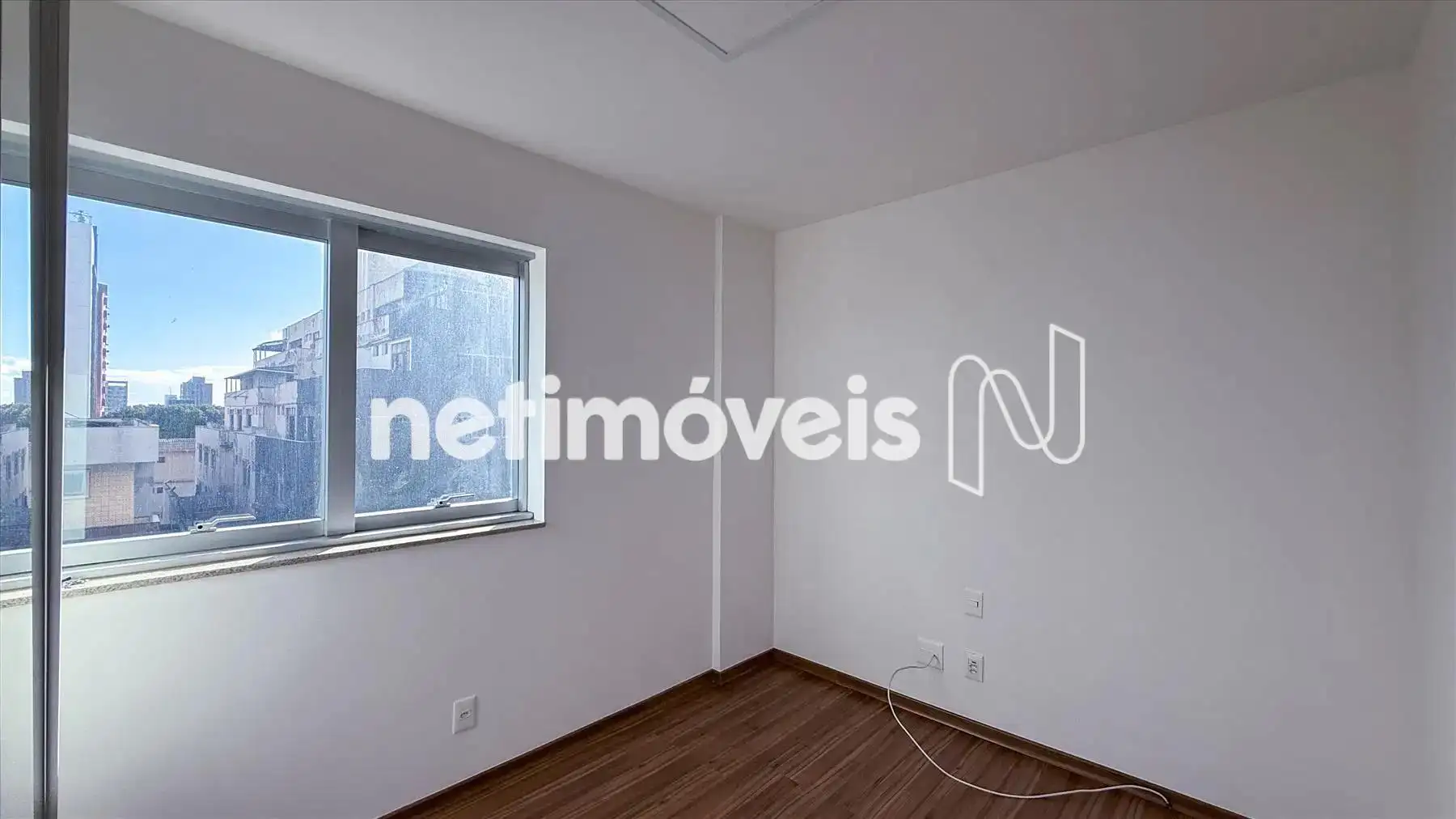 Quarto 02 com armário e ar condicionado