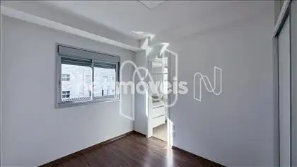 Quarto 01 com armário e suíte 