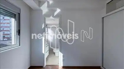 Quarto 01 com armário e suíte  