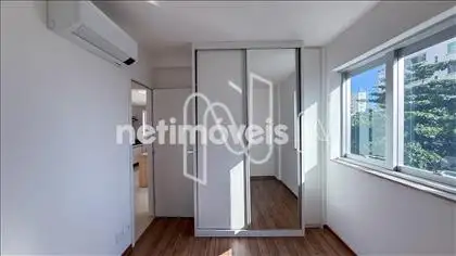 Quarto 02 com armário e ar condicionado 