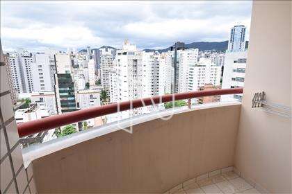 Varanda com vista para a Serra do Curral