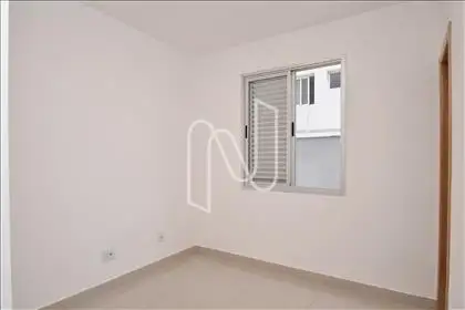 Quarto 01 com suíte e armário