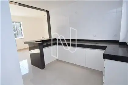 Cozinha americana com armários