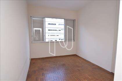 Quarto 01 com armário