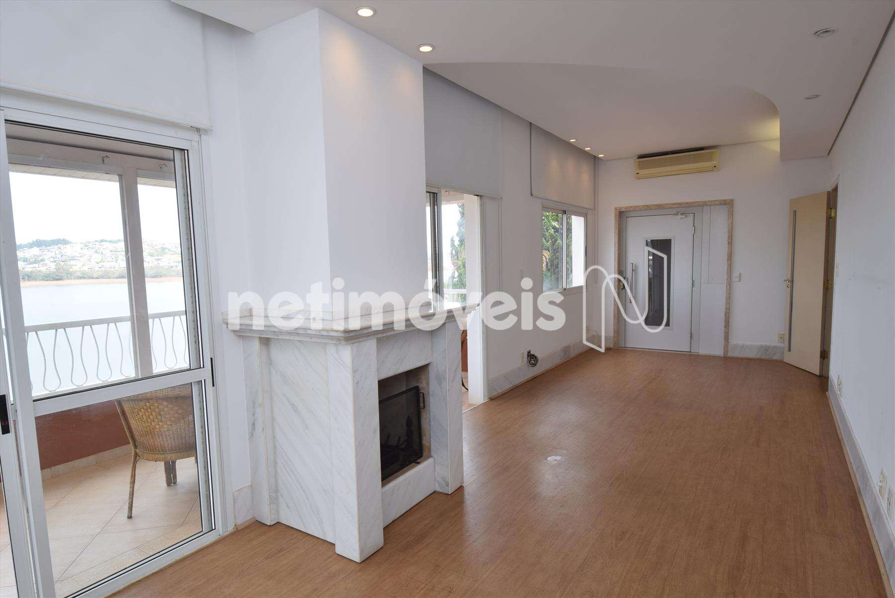 Quarto suíte máster com lareira e varanda