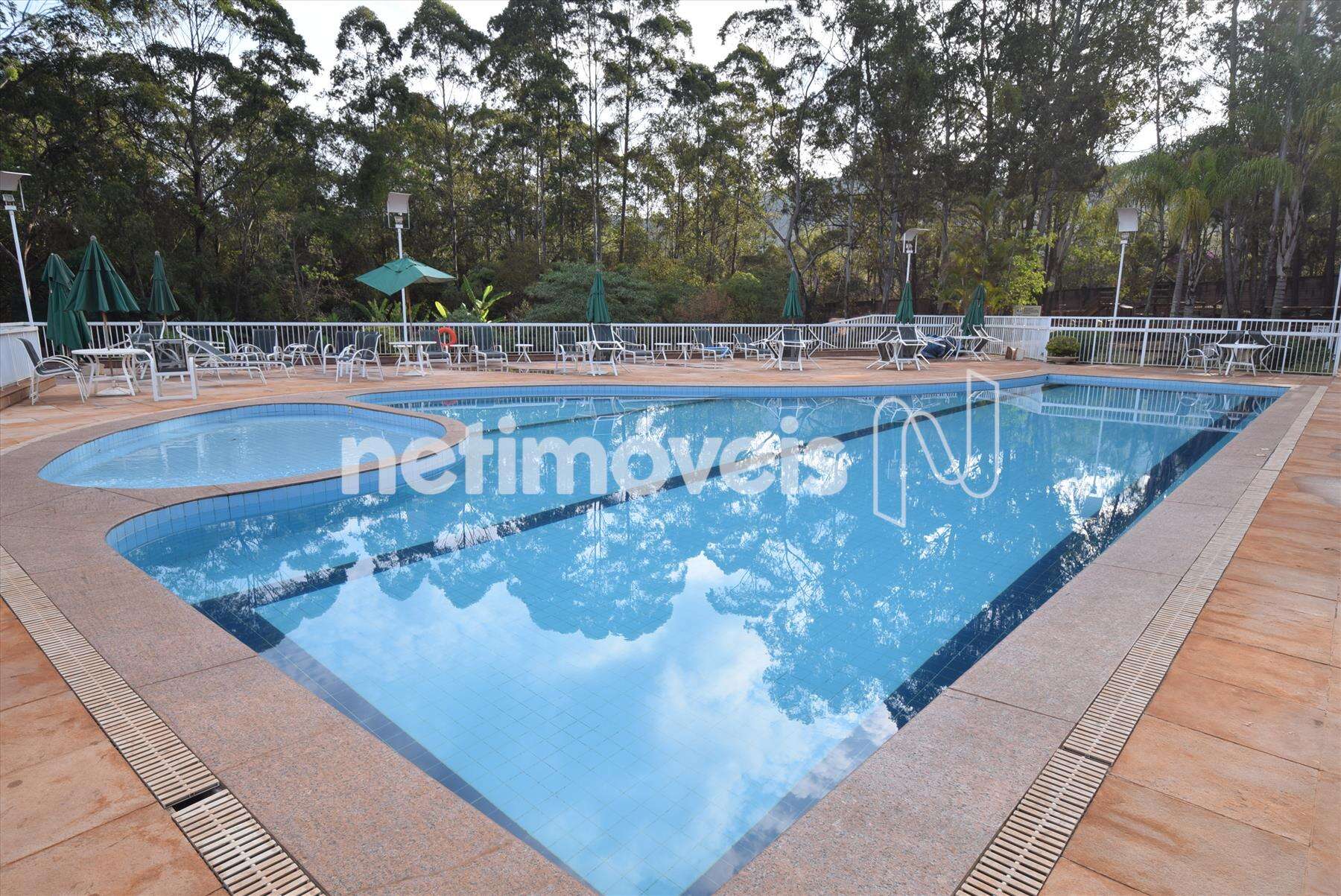 Piscina do clube exclusivo do Town Houses