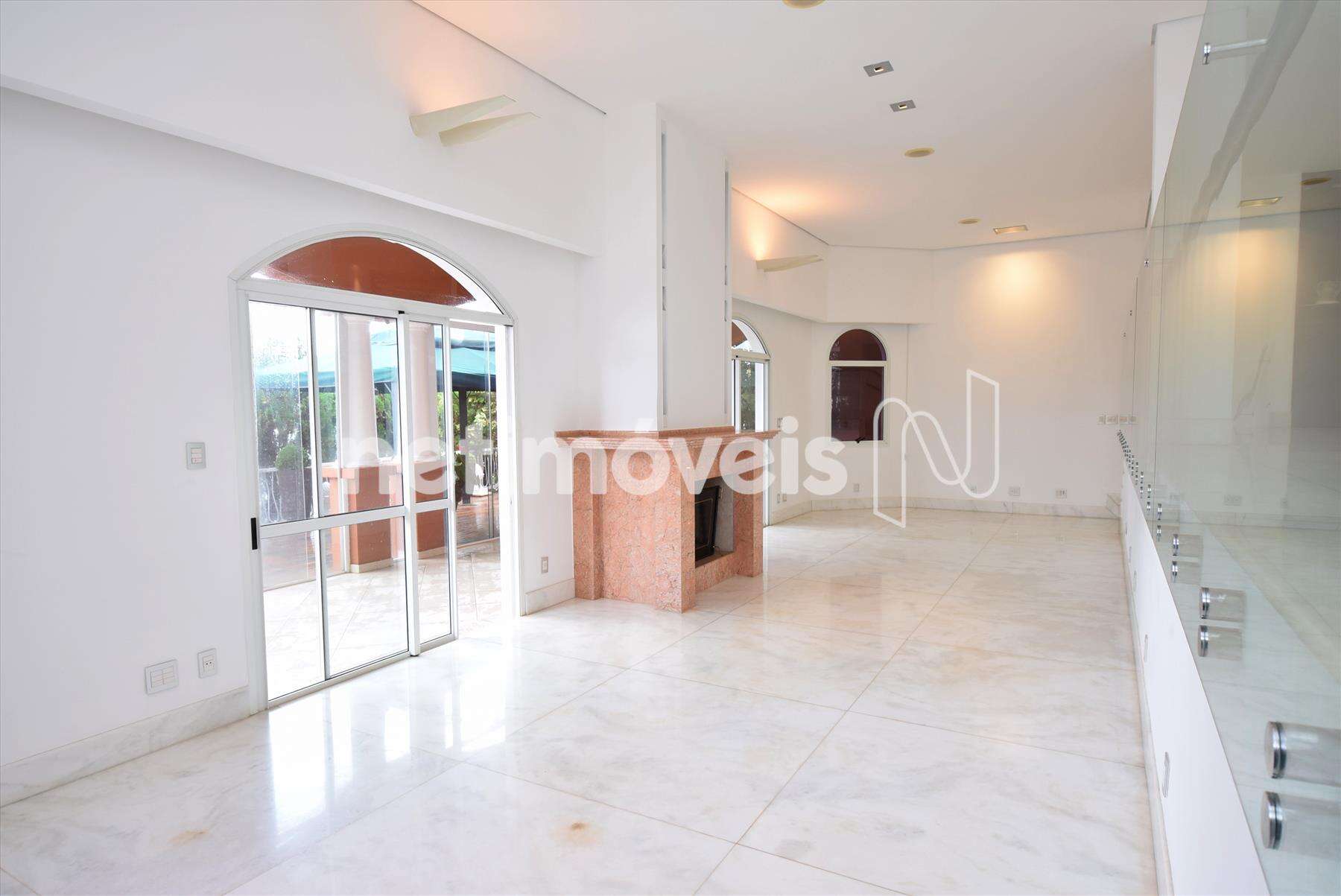 Sala de estar com lareira