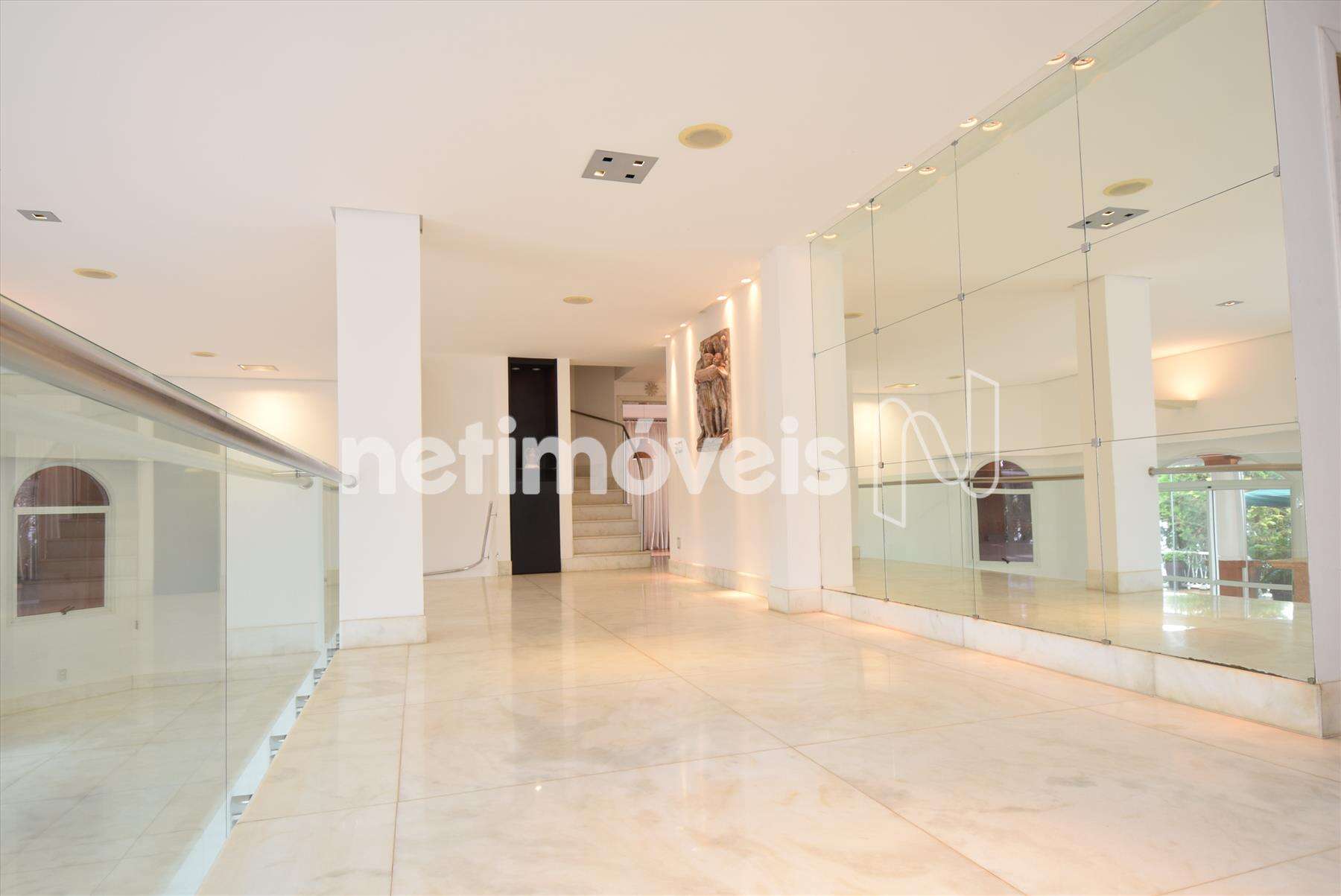 Sala de jantar com piso em mármore