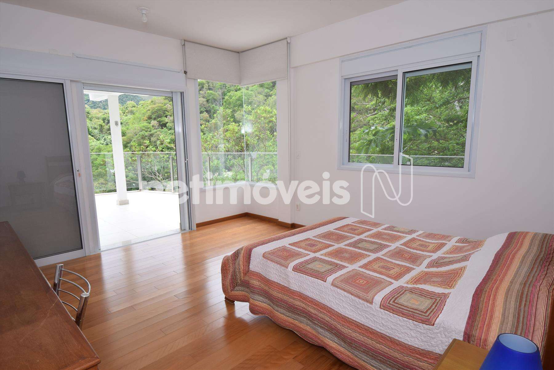 Quarto 03 com suíte máster, closet e varanda