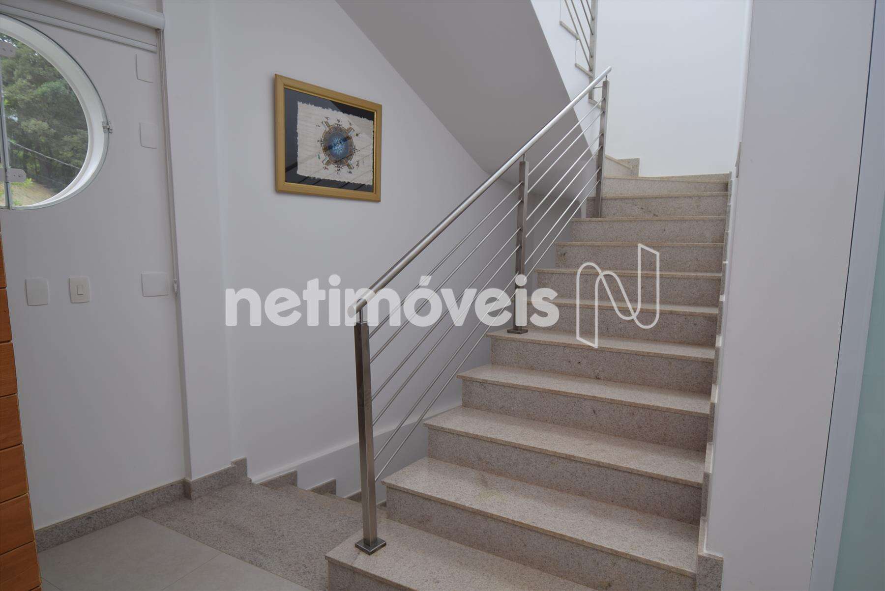 Escada de acesso ao segundo pavimento