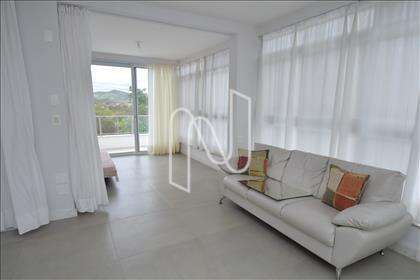 Quarto com suíte, varanda e terraço 