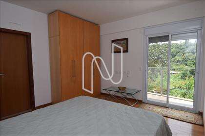 Quarto 02 com semissuíte e varanda  