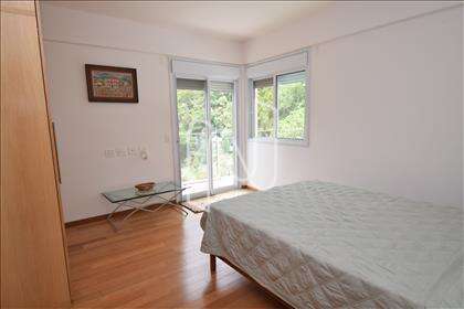 Quarto 02 com semissuíte e varanda 
