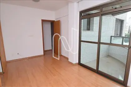 Quarto suíte com varanda e closet