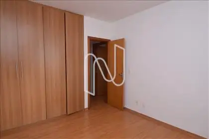 Quarto 04 com armário
