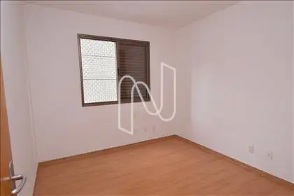 Quarto 04 com armário