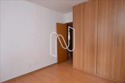 Quarto 02 com armário