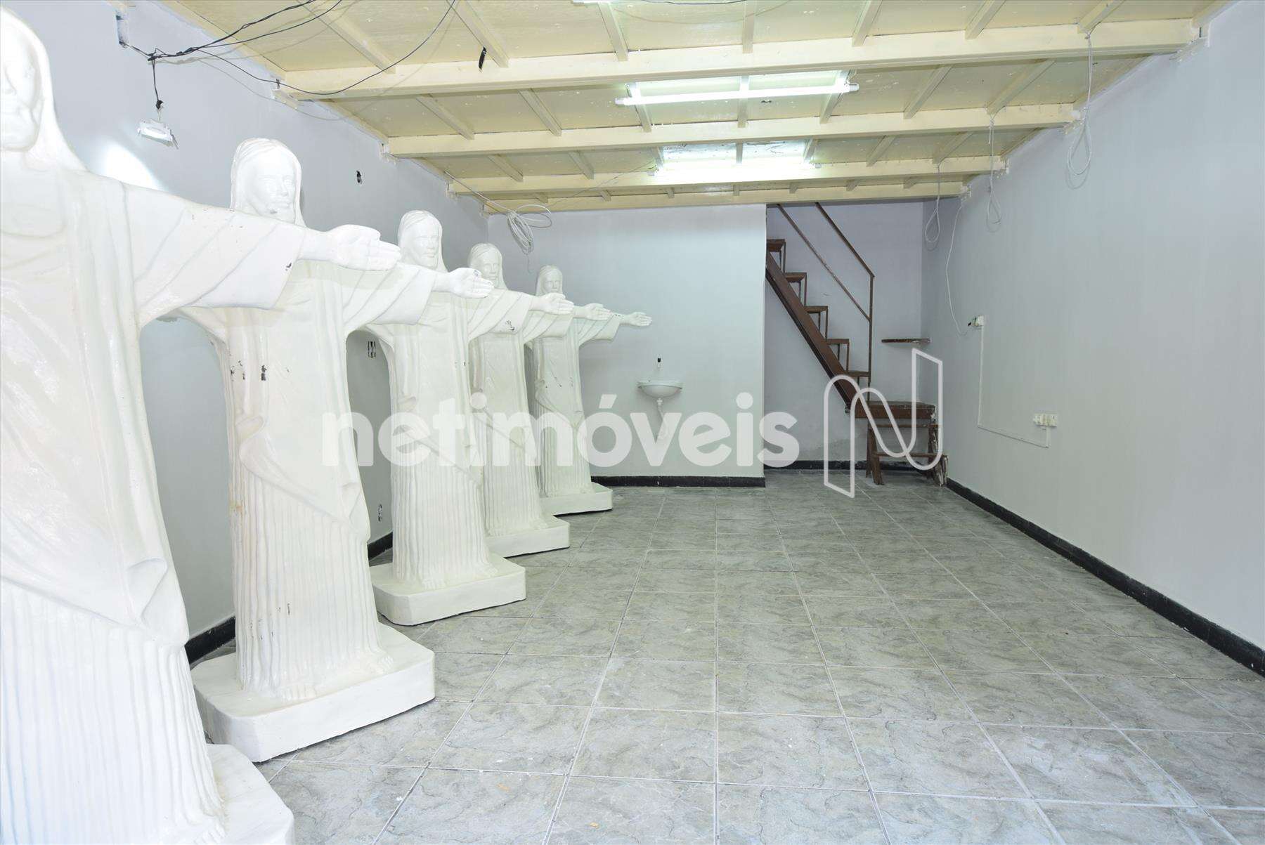 Loja com aproximadamente 33 m² com mezanino