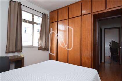 Quarto casal com armário