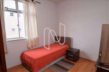 Quarto 02 com armário