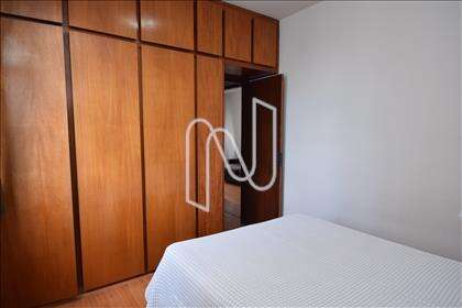 Quarto casal com armário
