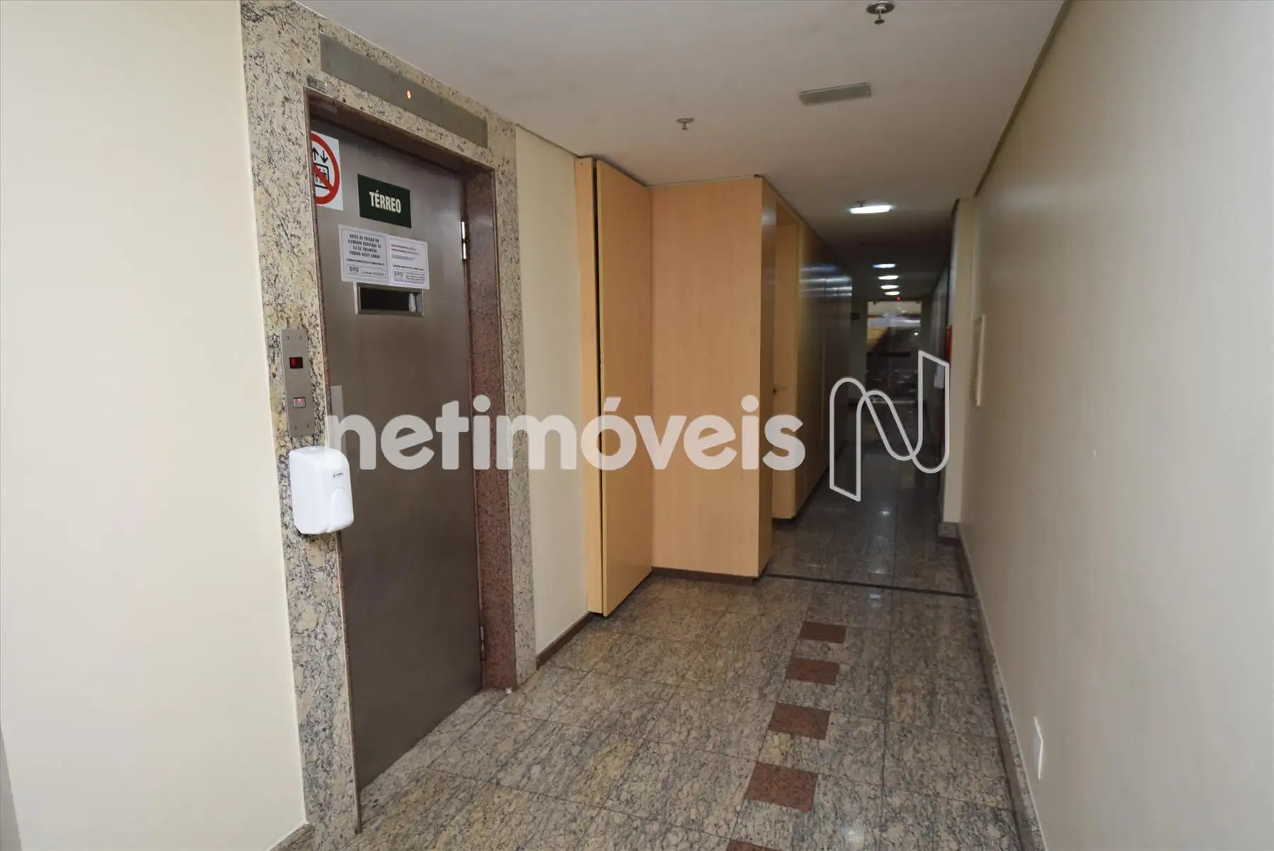 Prédio com elevador