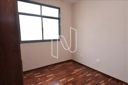   Quarto 03 com armário