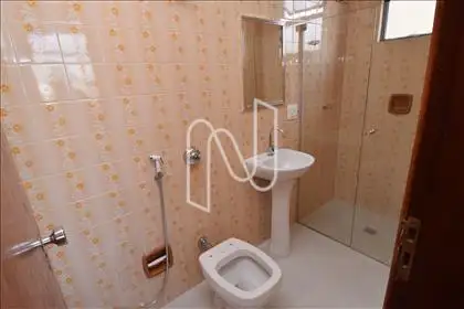 Banheiro suíte com box blindex