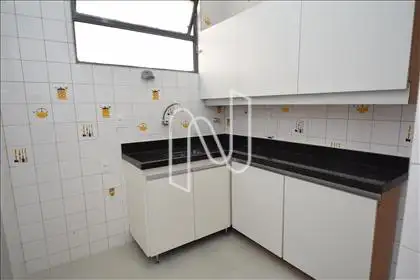 Cozinha com armários planejados