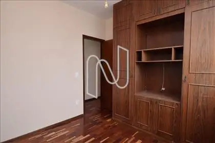   Quarto 03 com armário