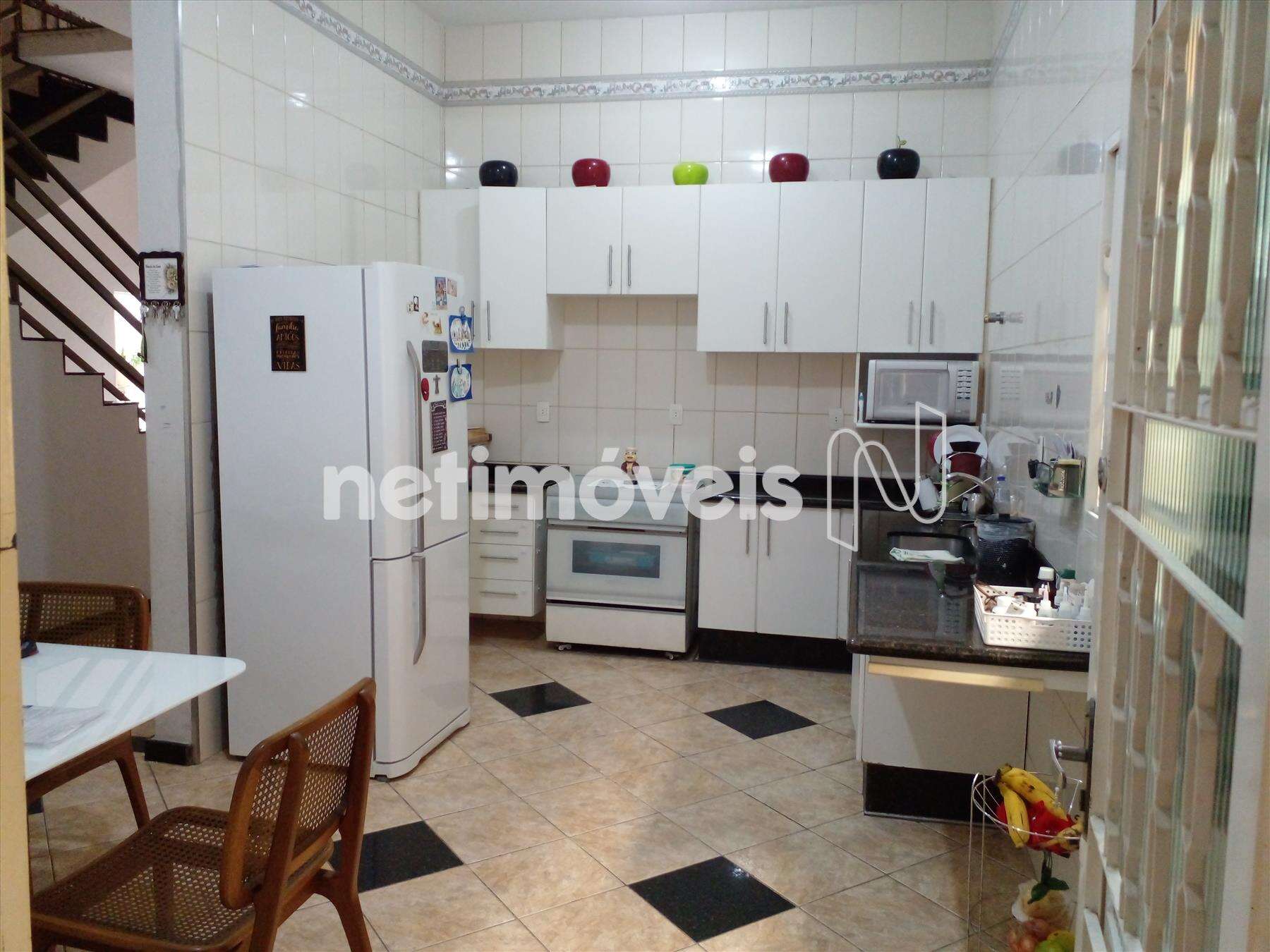 Sala de jantar conjugada com a cozinha 