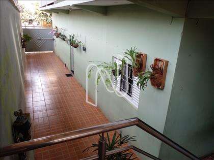 Vista da entrada pela garagem 