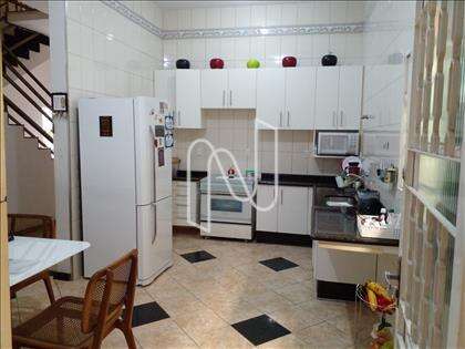 Sala de jantar conjugada com a cozinha  