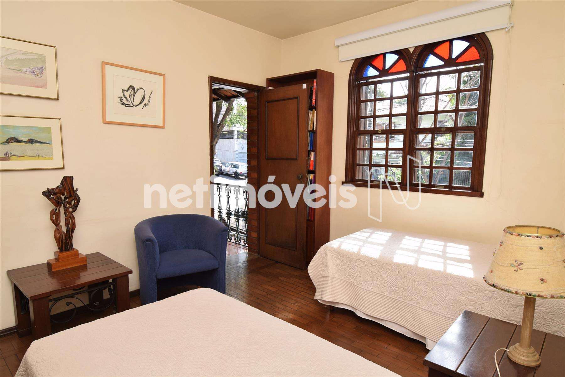 Quarto 03 com armário e varanda