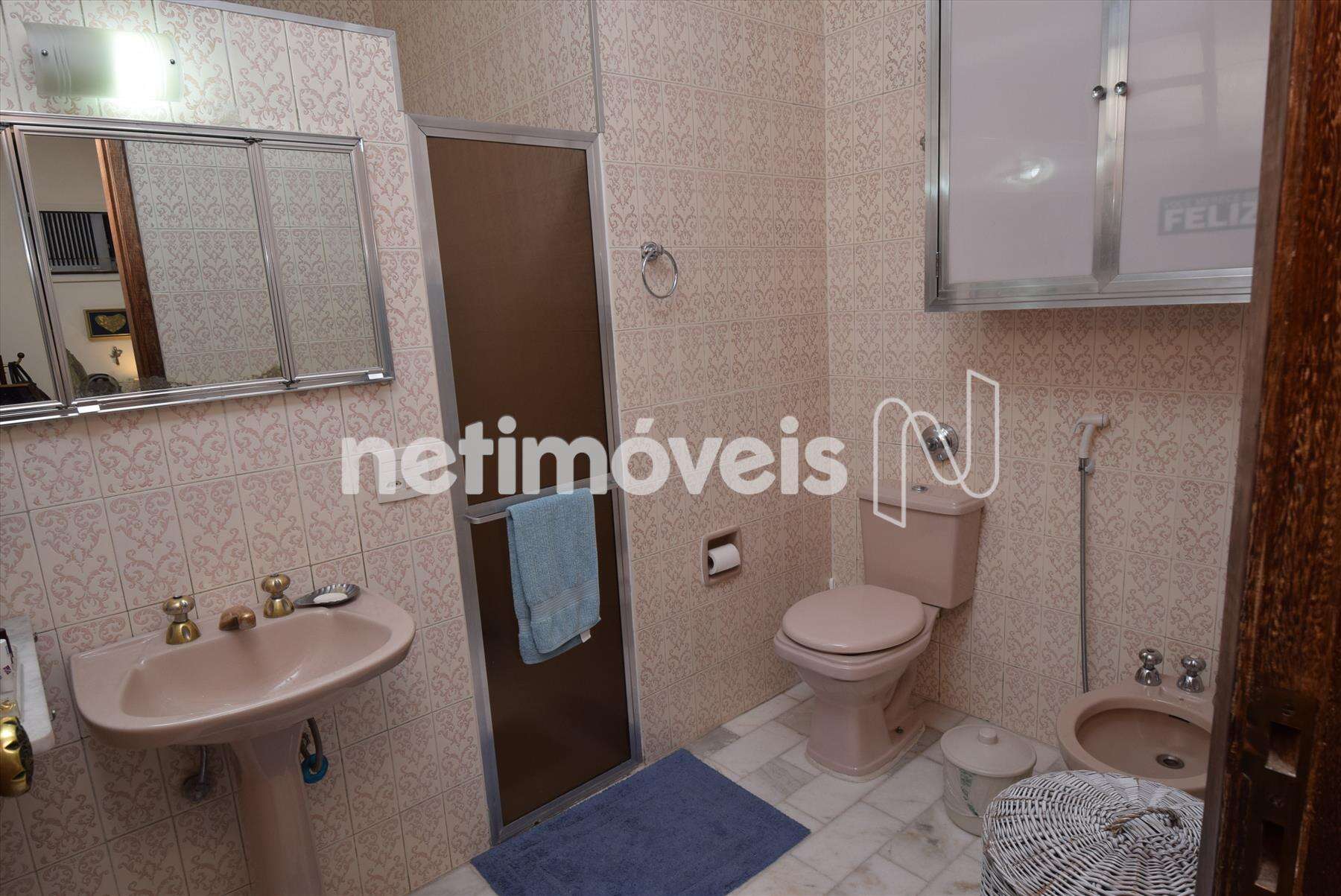 Banheiro suíte com box