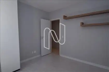 Quarto 02 com armário 