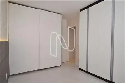 Quarto 01 com armário  