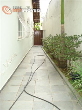 15 Entrada para o quintal.