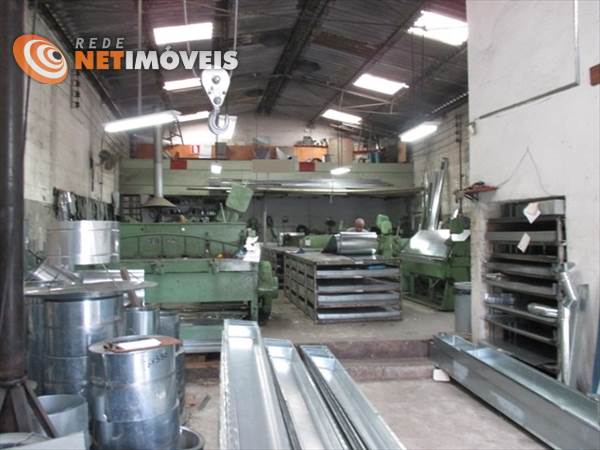 Interior do galpão outro ângulo