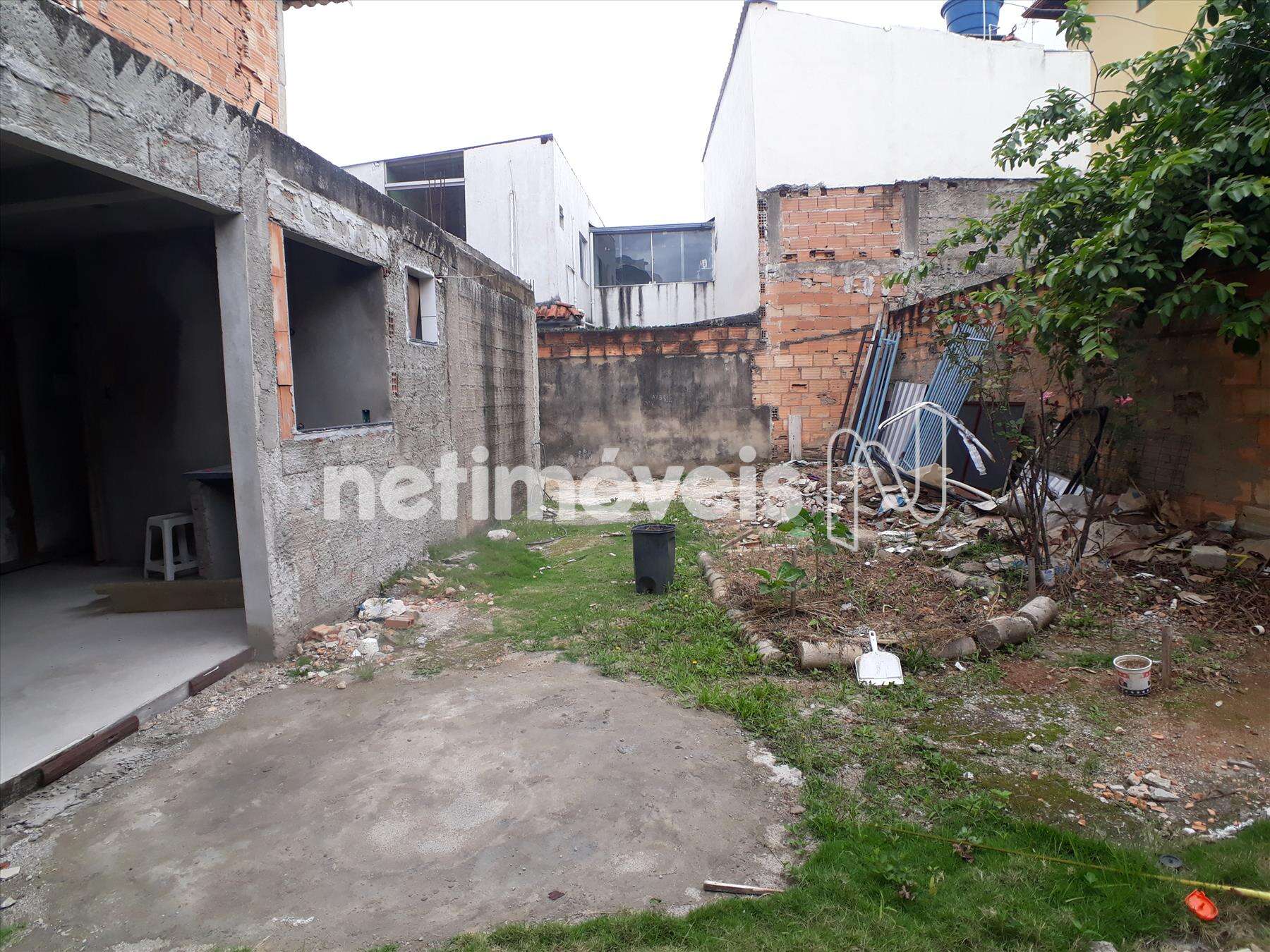 Garagem fundos