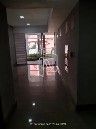 Portaria com vista de dentro para fora.