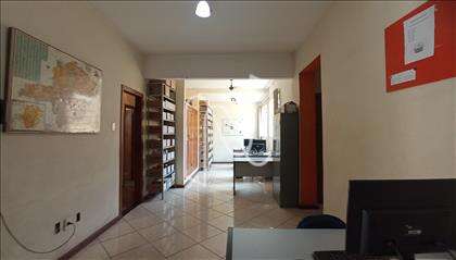  Sala Ampla de Funcionários