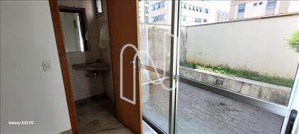 Sala com banho e terraço