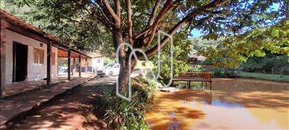 Lagoa com Píer 